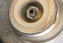 更换顶胶及平面轴承保养